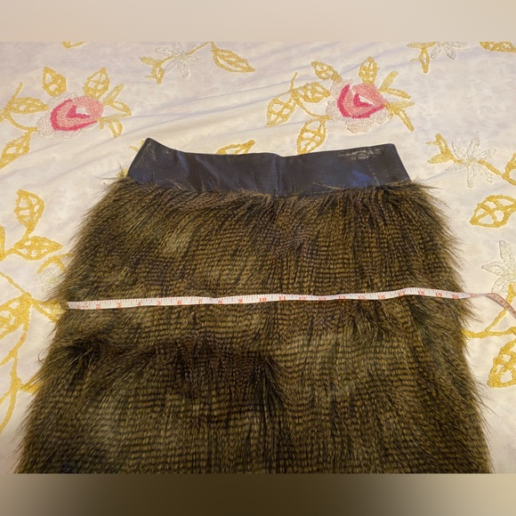 MaxAzria Skirt (NWT) - Picture 10 of 10